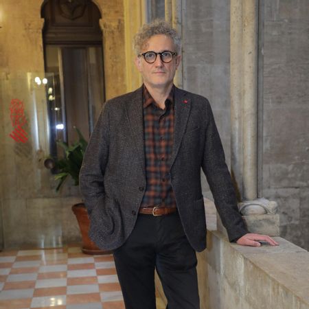 Tabarés, catedrático en Psiquiatría por la Universitat de València, en el Palau de la Generalitat Valenciana.