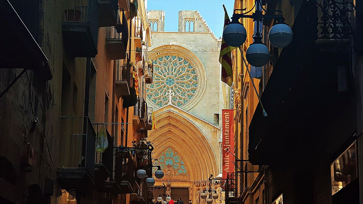La Catedral de Tarragona desde el carrer Major.