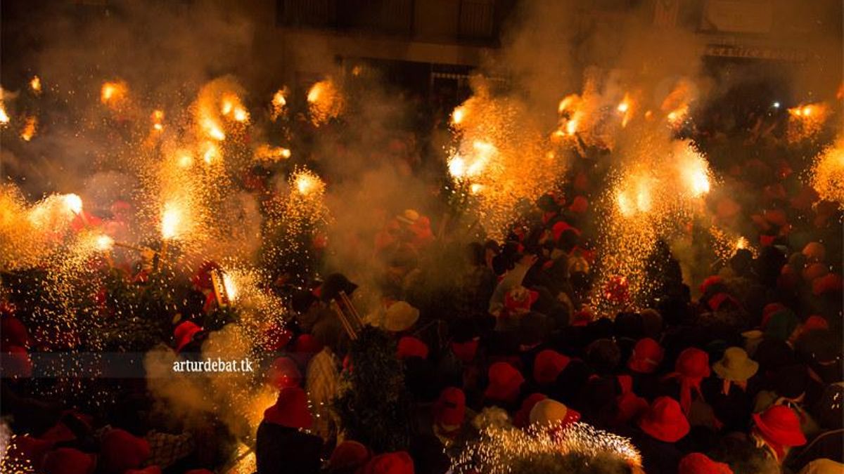 La fiesta catalana del fuego y las figuras medievales reconocida por la UNESCO