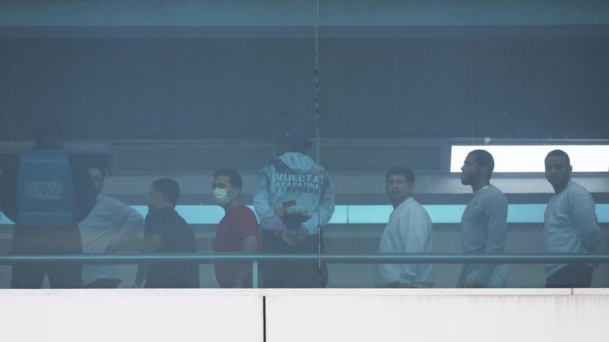 Aterriza en Venezuela vuelo de migrantes desde EE.UU. entre tensiones por espacio aéreo