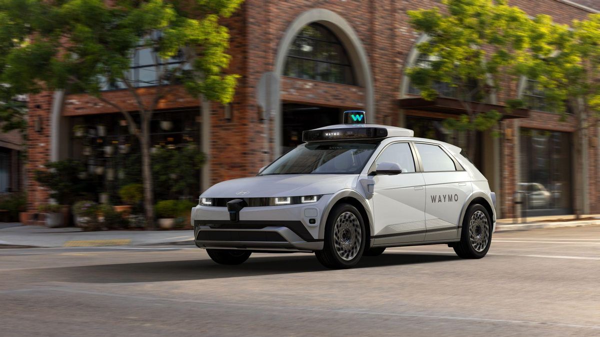 El nuevo problema de los coches autónomos de Waymo: se cuelan en carreteras en obras