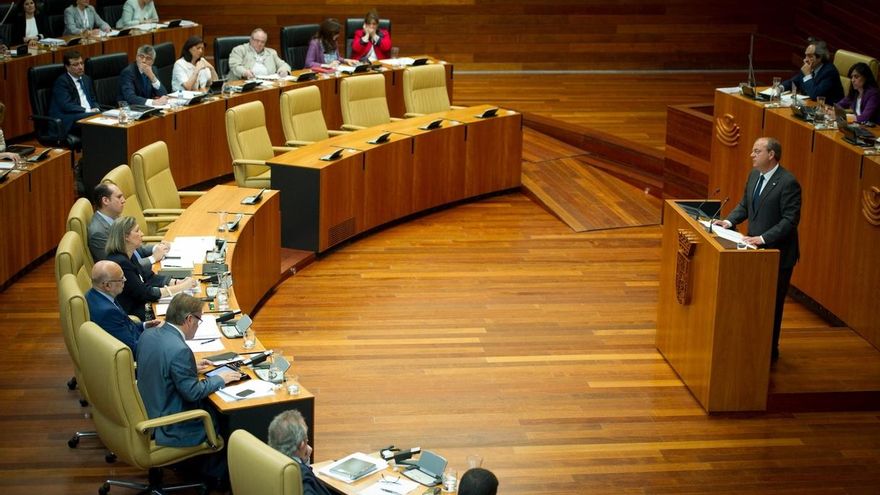 La moción de censura de Vara se rechaza con los votos en contra del PP y la abstención de IU