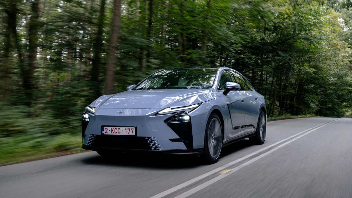 El Lexus ES estrena generación con versiones eléctricas además de la híbrida