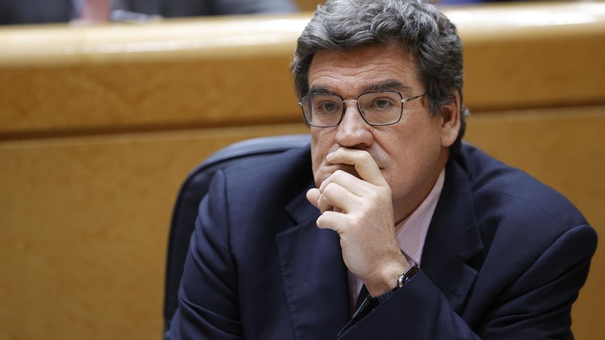 Escrivá dice que la baja de las mujeres por reglas dolorosas está todavía "en discusión" dentro del Gobierno