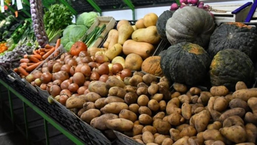 Milei dijo que eliminará la secretaría de Comercio y que el control de precios "es una aberración"