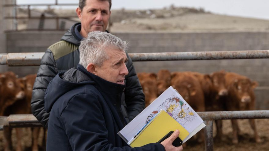 Ángel Samper, exconsejero de Agricultura, niega que su salida del Gobierno de Aragón fuese voluntaria