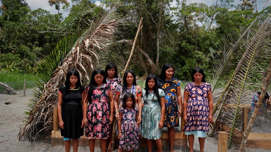 Unas tortugas dan alas a mujeres indígenas abandonadas de la Amazonía peruana