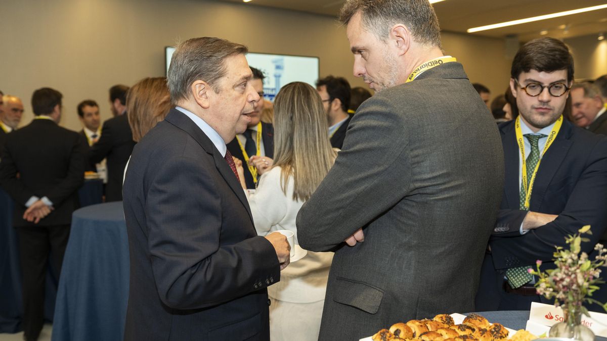Momentos de networking durante el evento 'Fondos Europeos V: Hacia la autonomía estratégica'