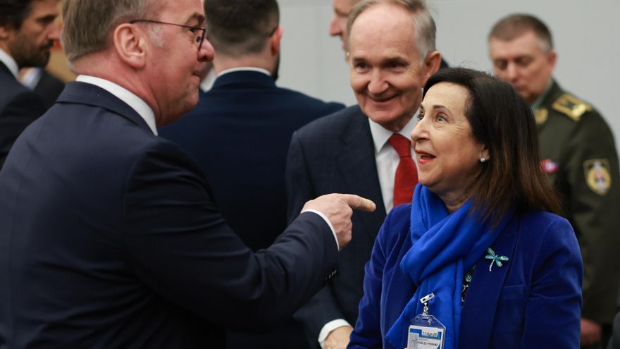 Robles dice que España seguirá enviando el material defensivo "que haga falta" a Ucrania