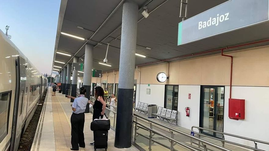 El nuevo Alvia a Madrid, suspendido el tercer día por una "incidencia operativa"