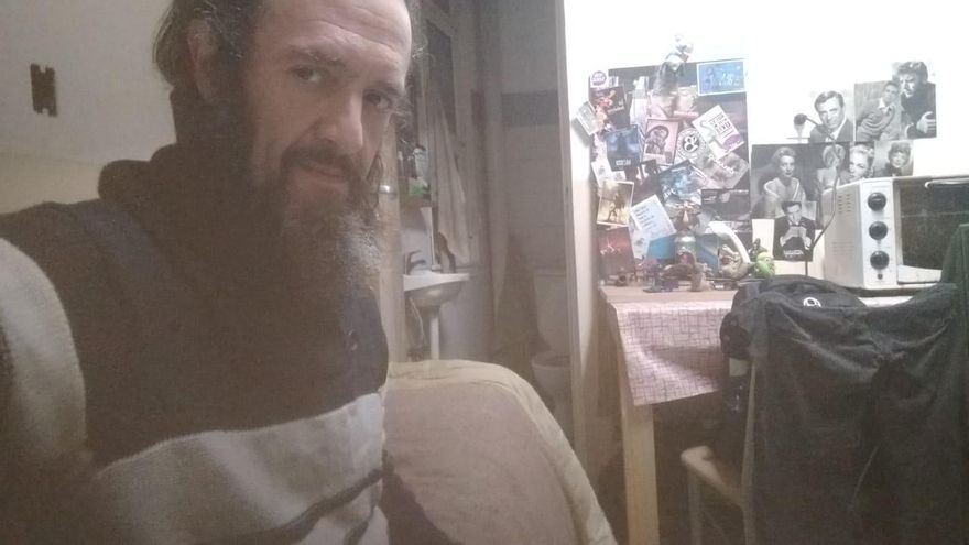 “Llevo cuatro años viviendo en el hospital donde trabajo”, la realidad de uno de los miles de empleados registrados que cayeron en la pobreza