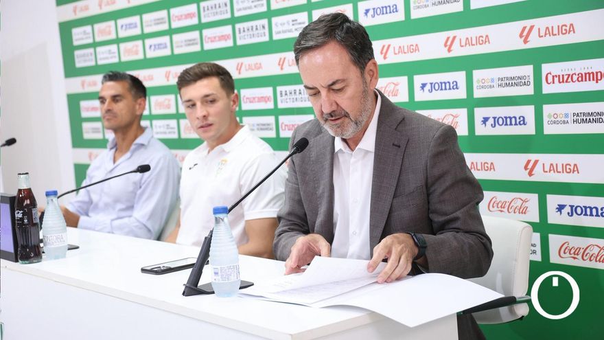 Monterrubio admite que saldrá Calderón y que la marcha de Álex Sala “no está sobre la mesa”