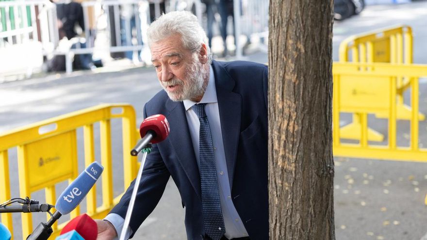 El jefe gabinete presidenta Comunidad de Madrid, Miguel Ángel Rodríguez, a su llegada la segunda jornada del juicio al fiscal general del Estado, a 4 de noviembre de 2025