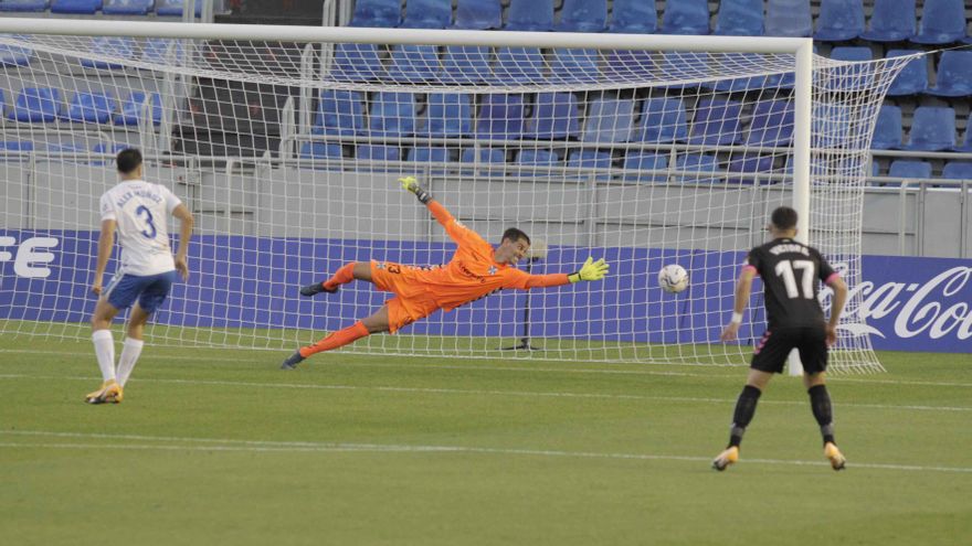 El Tenerife, sin fútbol ni definición, da otro paso atrás ante el Sabadell