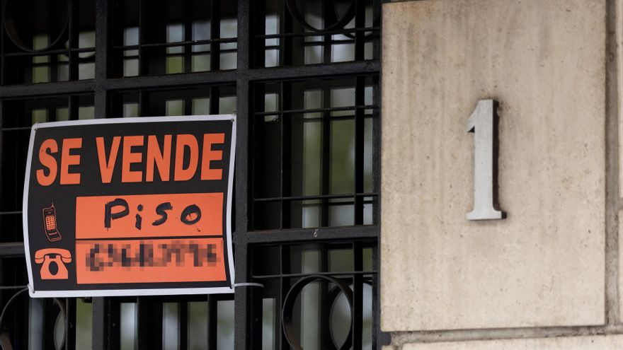 Los notarios apuntan que en julio se vendieron menos viviendas en Cantabria pero más caras
