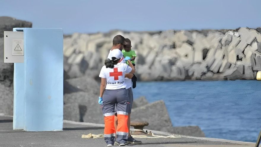 La acogida humanitaria de migrantes a las afueras de León alienta un debate político y vecinal de tintes racistas