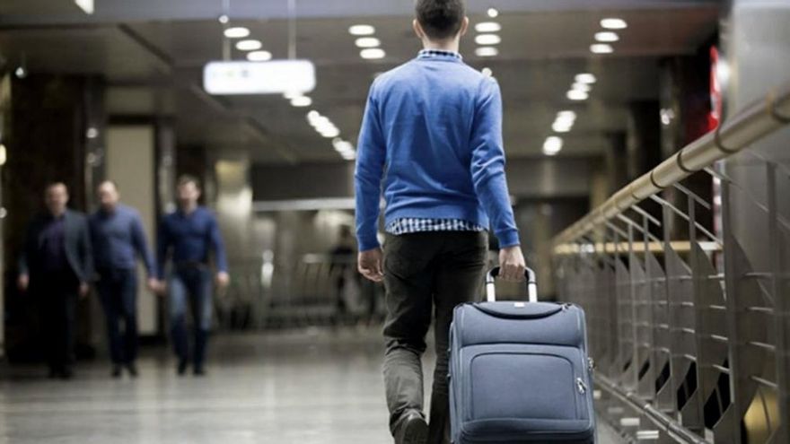 Viajar desde y hacia Argentina: cuáles son las limitaciones y los controles vigentes