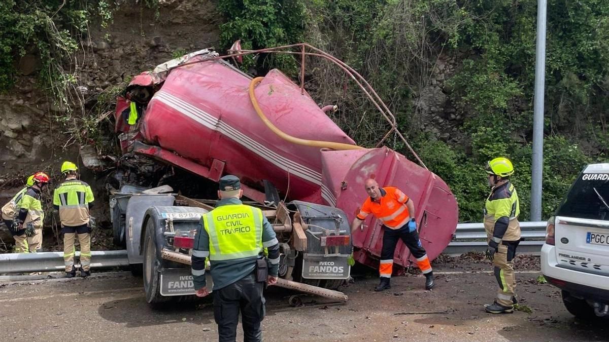 Muere el conductor de un camión en un accidente en Fiscal (Huesca).