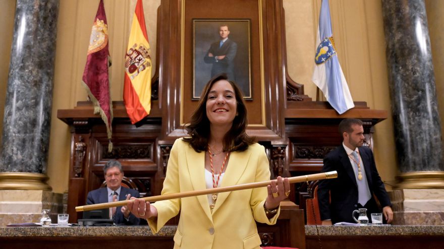 La alcaldesa de A Coruña, Inés Rey, tras ser reelegida en el pleno constitutivo del Consistorio este sábado