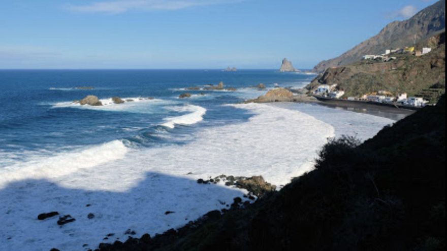 Cerrada una segunda playa en Tenerife por presencia de hidrocarburos