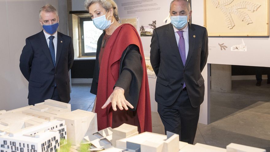 La arquitecta Carme Pinós defiende en la Bienal Mugak la necesidad de "dialogar" con la historia de las ciudades