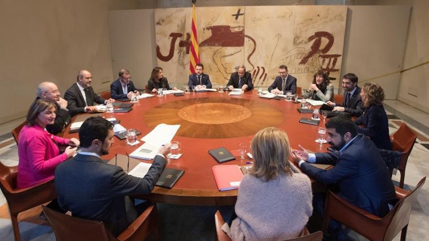 El presidente de la Generalitat, Quim Torra (c), durante la reunión semanal del ejecutivo catalán.