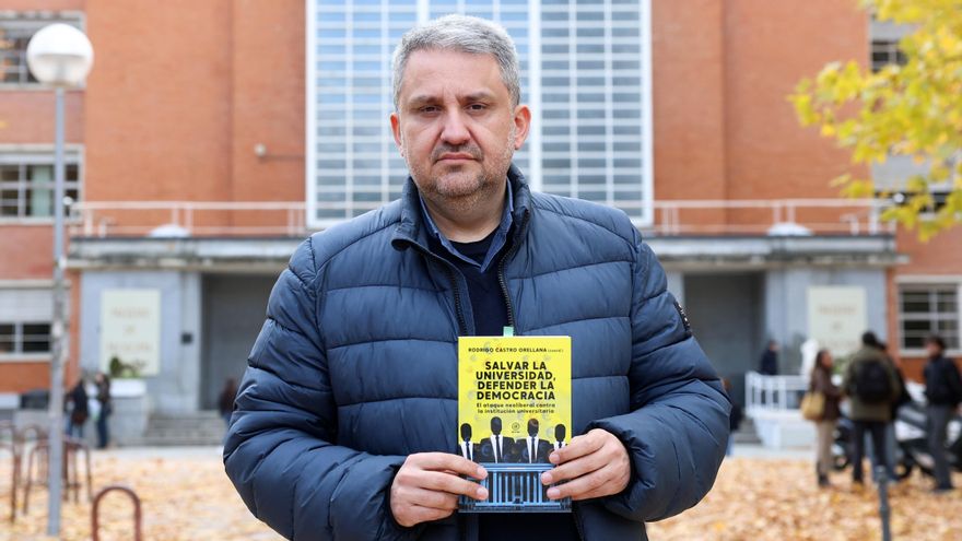 Rodrigo Castro, en el campus de la Universidad Complutense en Moncloa.