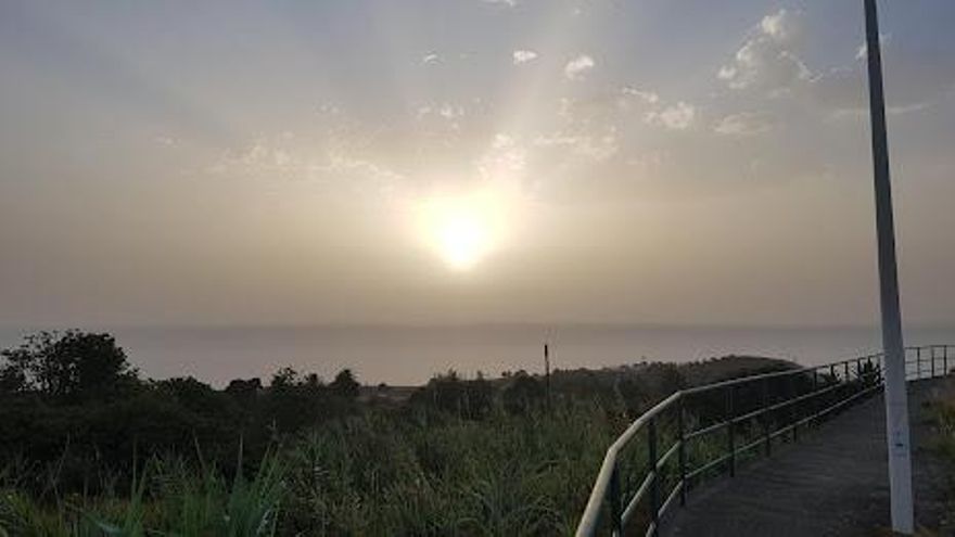 Las temperaturas volverán a rebasar los 30 grados este lunes en Canarias