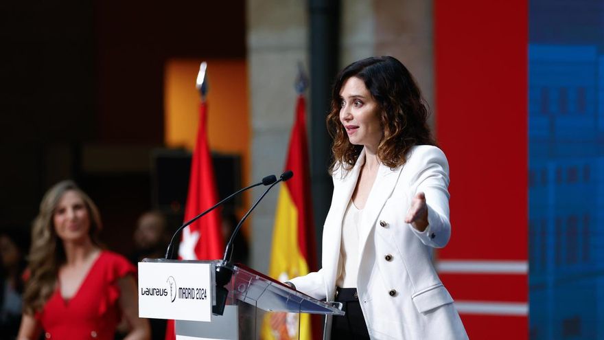 Ayuso lanza su última conspiración y ve a ETA en un cartel de EH Bildu por una palabra en euskera y su grafía