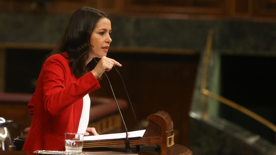 La presidenta de Ciudadanos, Inés Arrimadas, en la tribuna del Congreso de los Diputados.