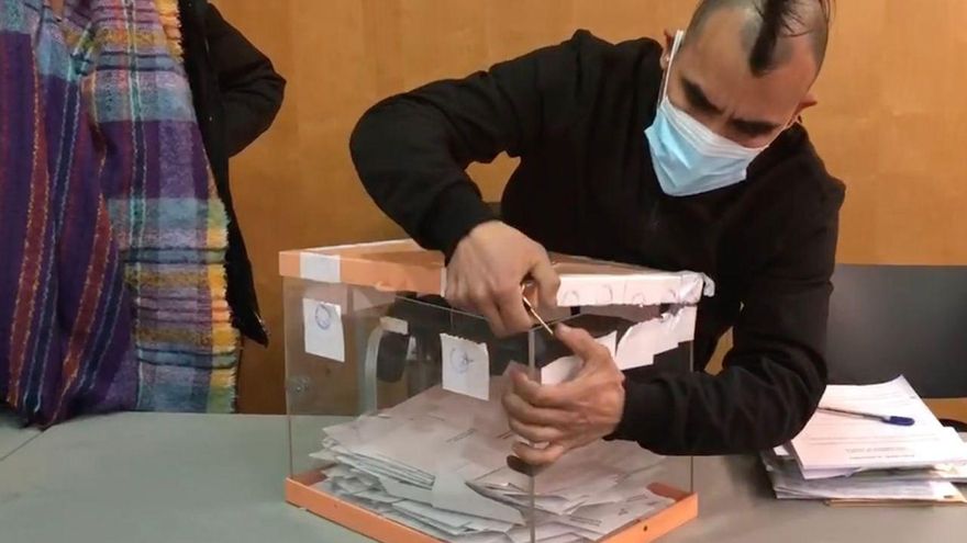 Comienza el escrutinio en Catalunya