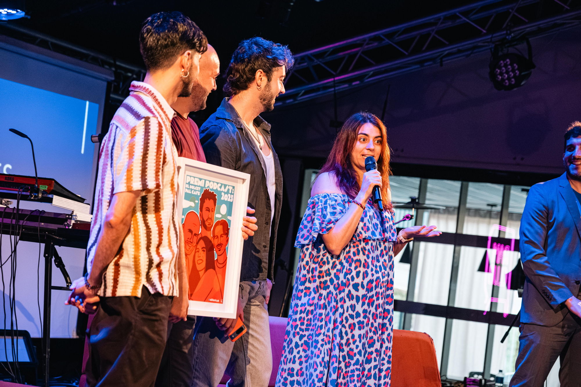 Els components d' 'El dolcet pal café', premi al millor podcast en valencià de la I Festa pel Valencià d'elDiario.es