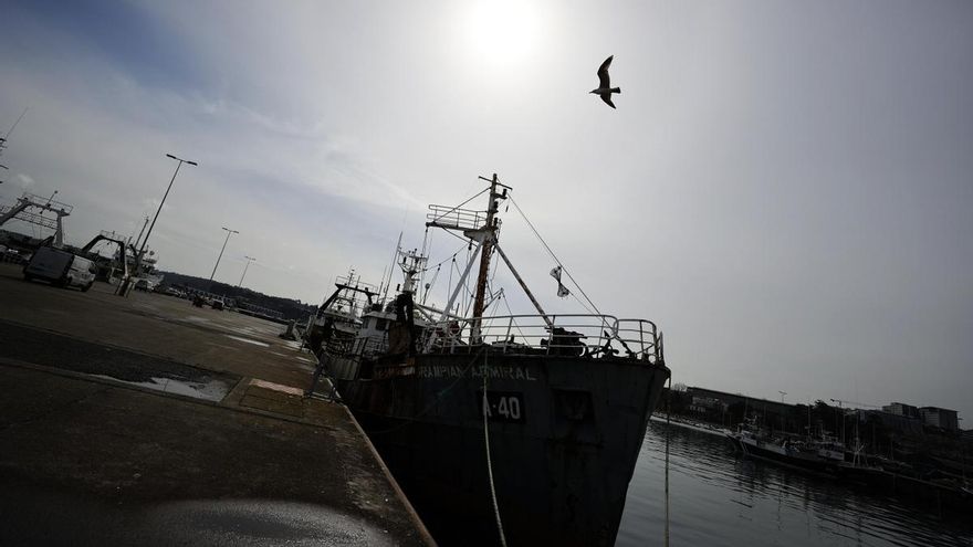 Rescatados tres españoles y desaparecidos cinco mauritanos tras hundirse barco de capital gallego con 26 tripulantes