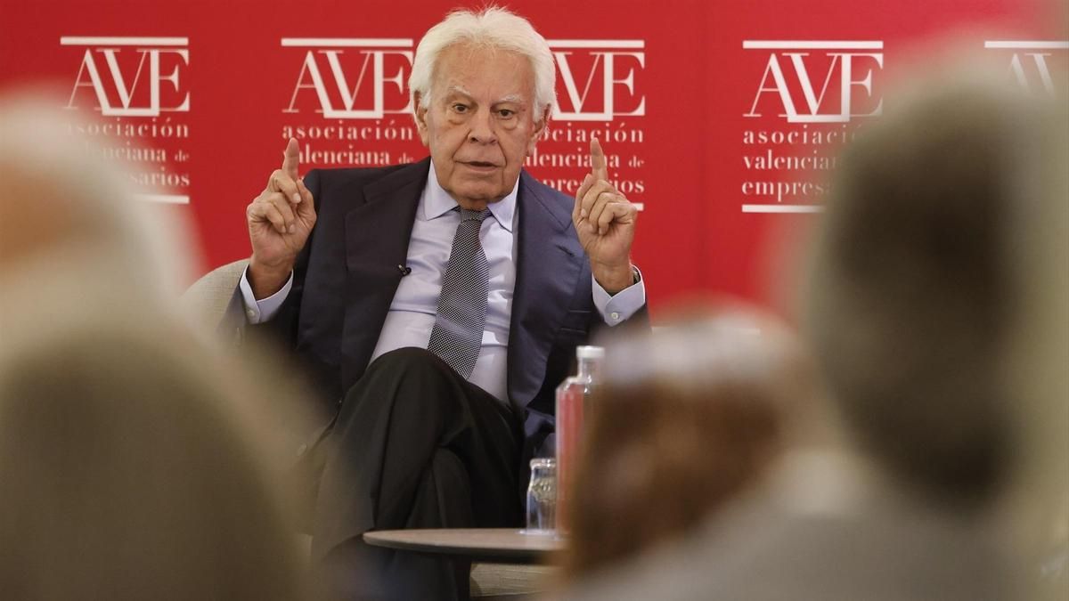 Felipe González, sobre Zapatero: "No lo veo con capacidad para montar una ingeniería financiera como esa"