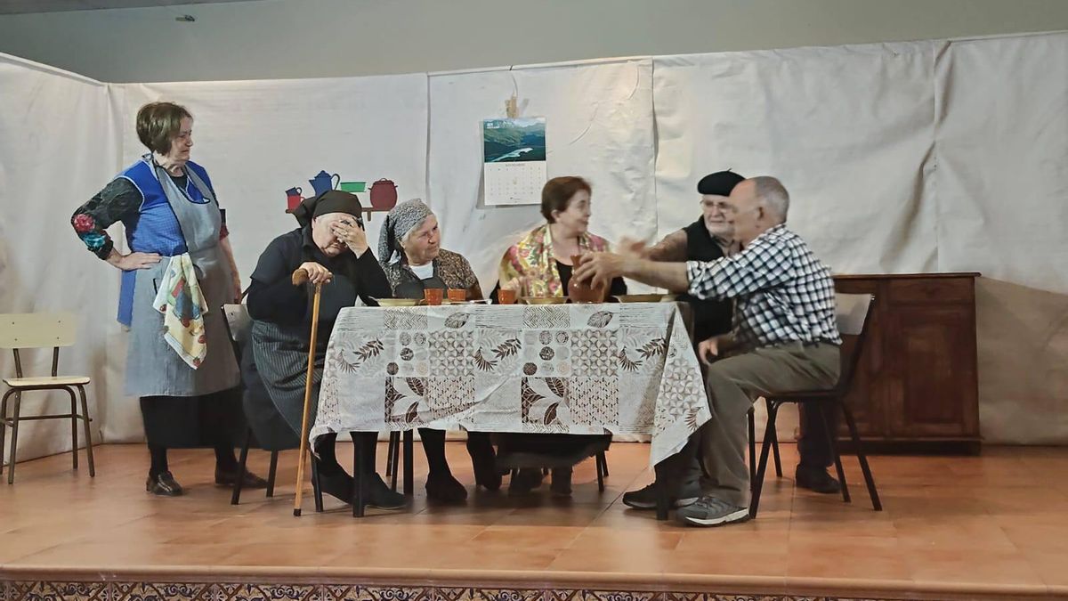 Representación teatral en Palacios del Sil de la compañía El Escarpín.