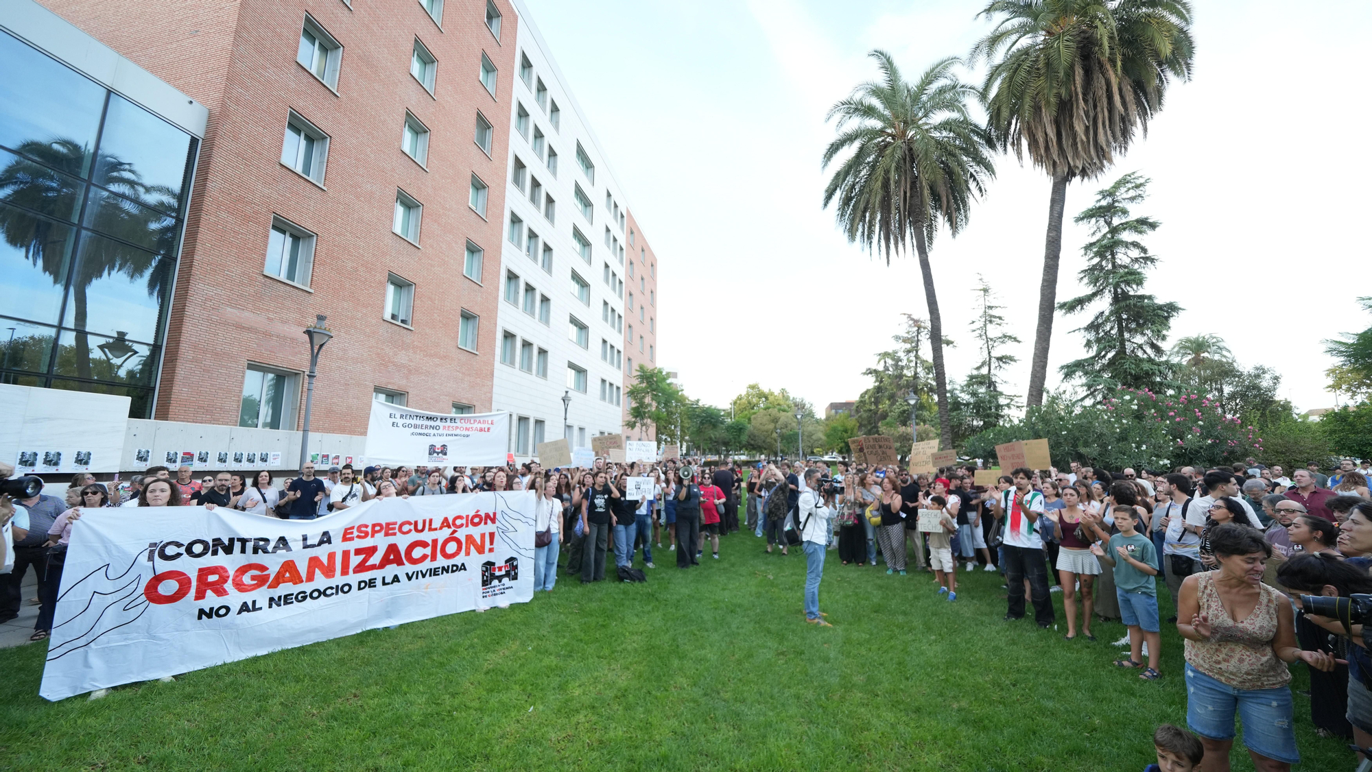 Concentración en Córdoba por la vivienda tras el desahucio de Maricarmen