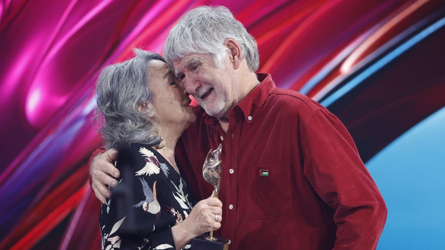 El actor Kandido Uranga, acompañado por Petra Martínez