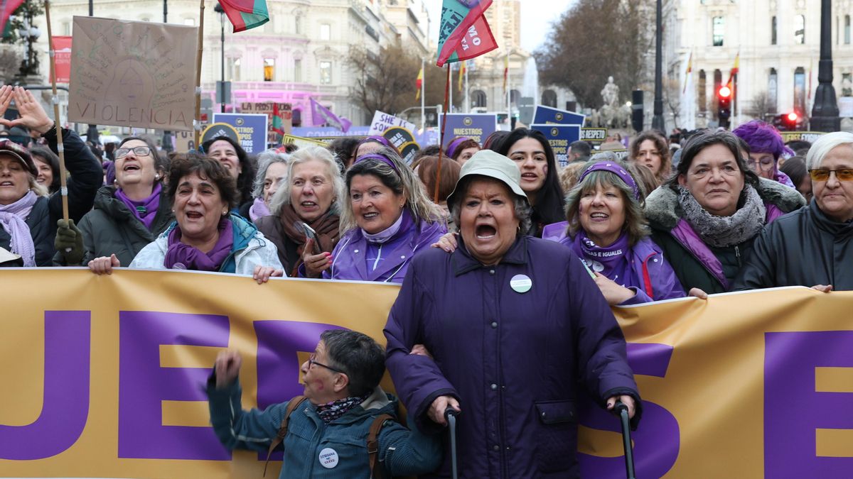 La histórica abogada, política y militante feminista, Cristina Almeida, durante la manifestación de esta tarde en Madrid.