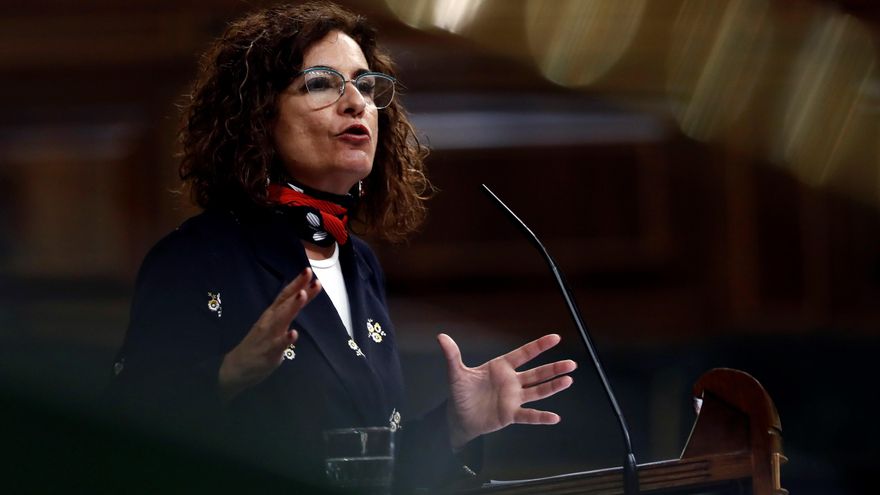 El Gobierno anuncia que bajará del 21% al 4% el IVA de las mascarillas de venta al público