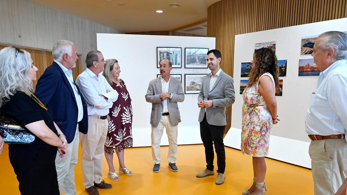 Una exposición del Cuerpo Consultar en Santander acerca la diversidad cultural de Malta, Brasil, Lituania, Ecuador, Ucrania y Polonia