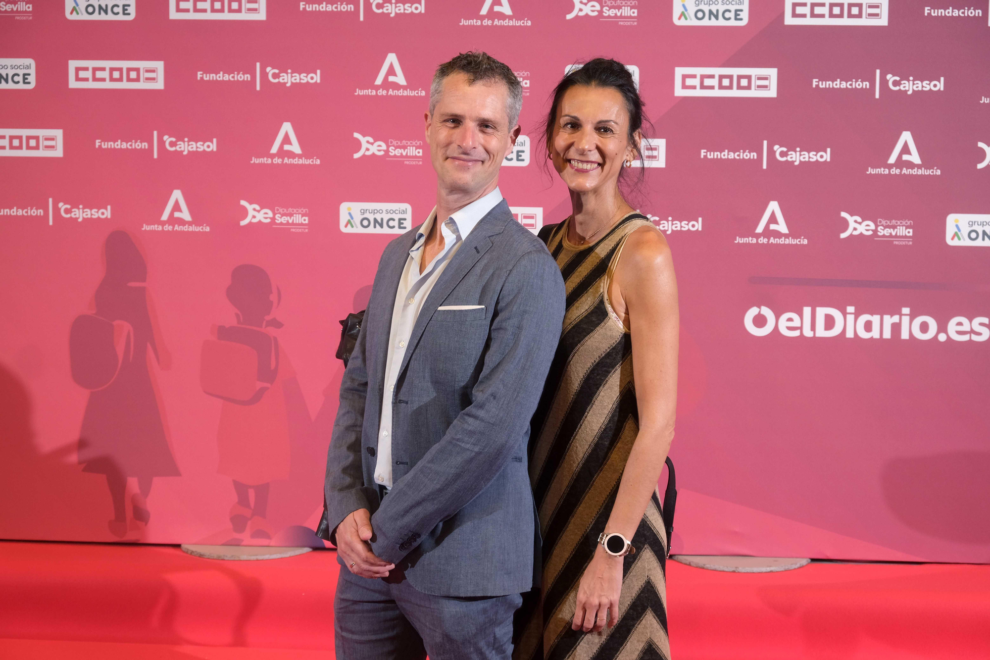 Xenia García, columnista de elDiario.es Andalucía, junto a su acompañante