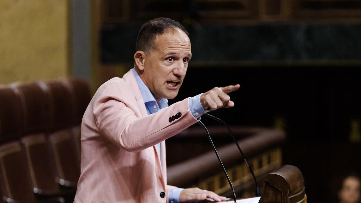 PSOE acusa a Vox de responder "deberías haberlo hecho" cuando un diputado socialista contó en el Congreso que quiso "desaparecer" por ser homosexual