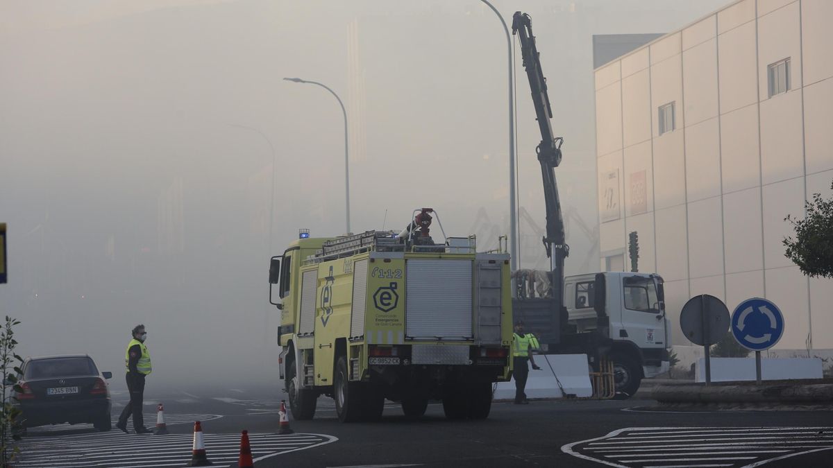 FOTOGALERÍA | Incendio en una nave de Arinaga