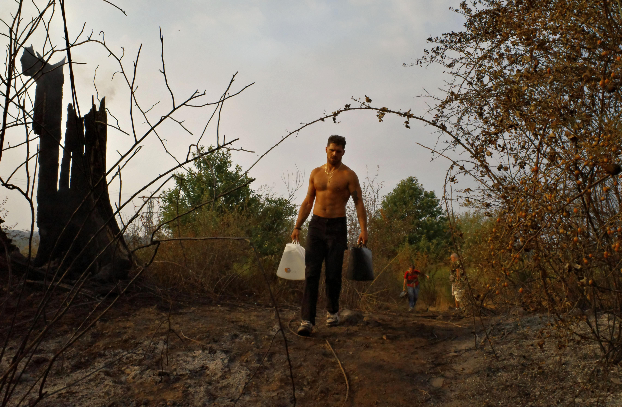 Así lucharon contra el fuego los vecinos de Molinaseca
