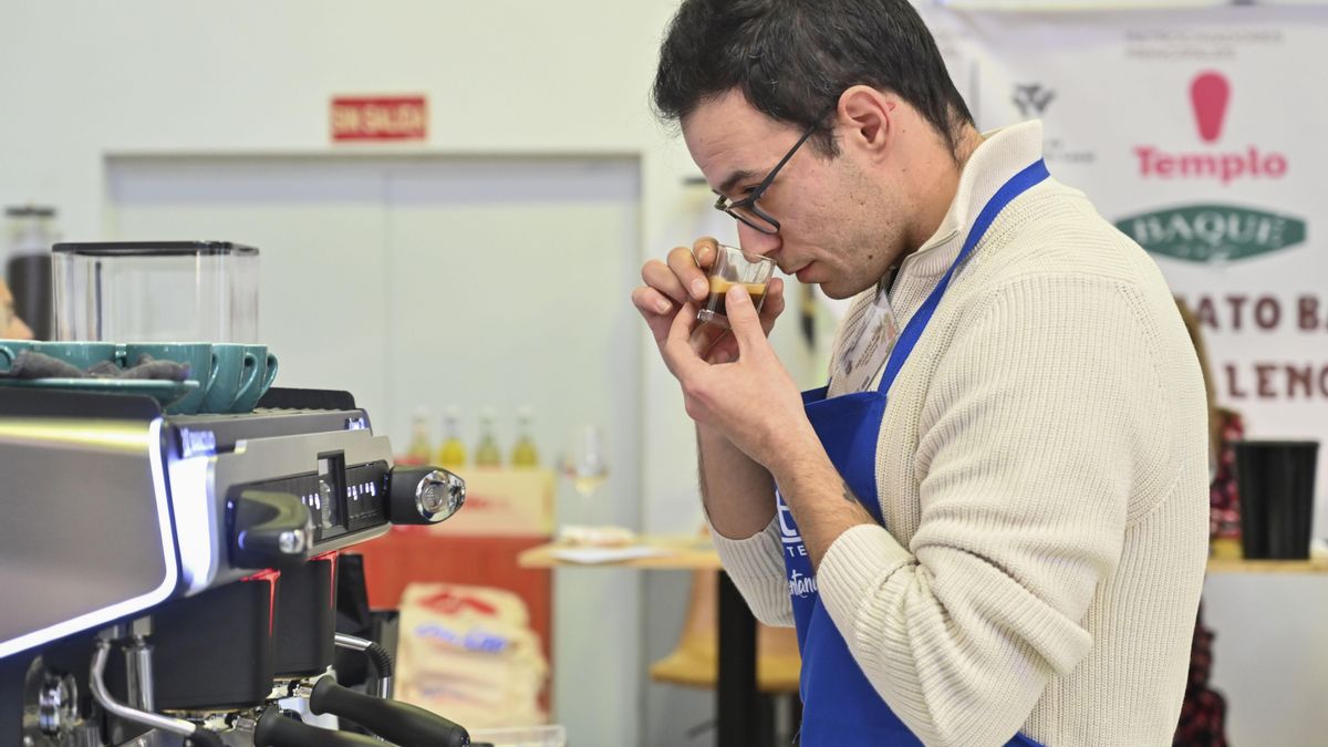 Un espresso y un capuchino arte latte coronan al soriano Víctor Chicote mejor barista de Castilla y León