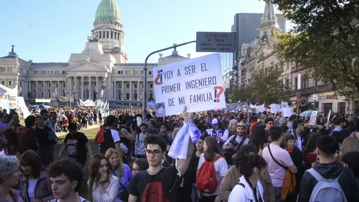 La marcha universitaria del 2024 en los alrededores del Congreso, cuando el Ejecutivo logró blindar el veto a la ley de financiamiento.