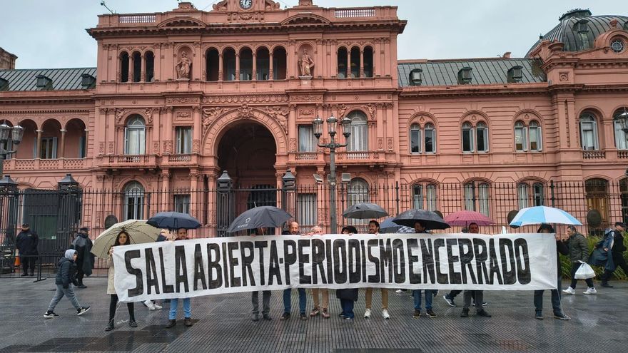 "Sala abierta, periodismo encerrado": los acreditados volvieron a protestar contra las restricciones en Casa Rosada