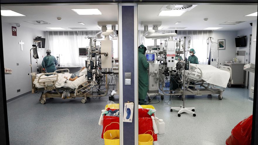 Imagen de la UCI de la Clínica Universidad de Navarra.  EFE/ Jesús Diges