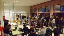 Asamblea de organización del referéndum sobre la monarquía en la Universidad de Zaragoza.
