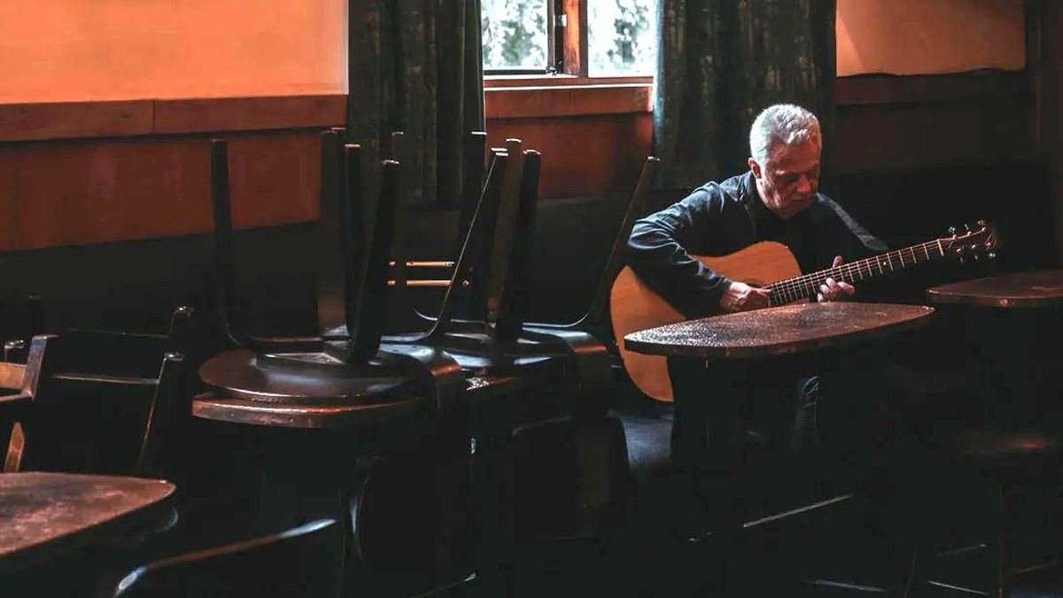 Muere John Douglas, cantante de la banda escocesa Trashcan Sinatras, a los 63 años